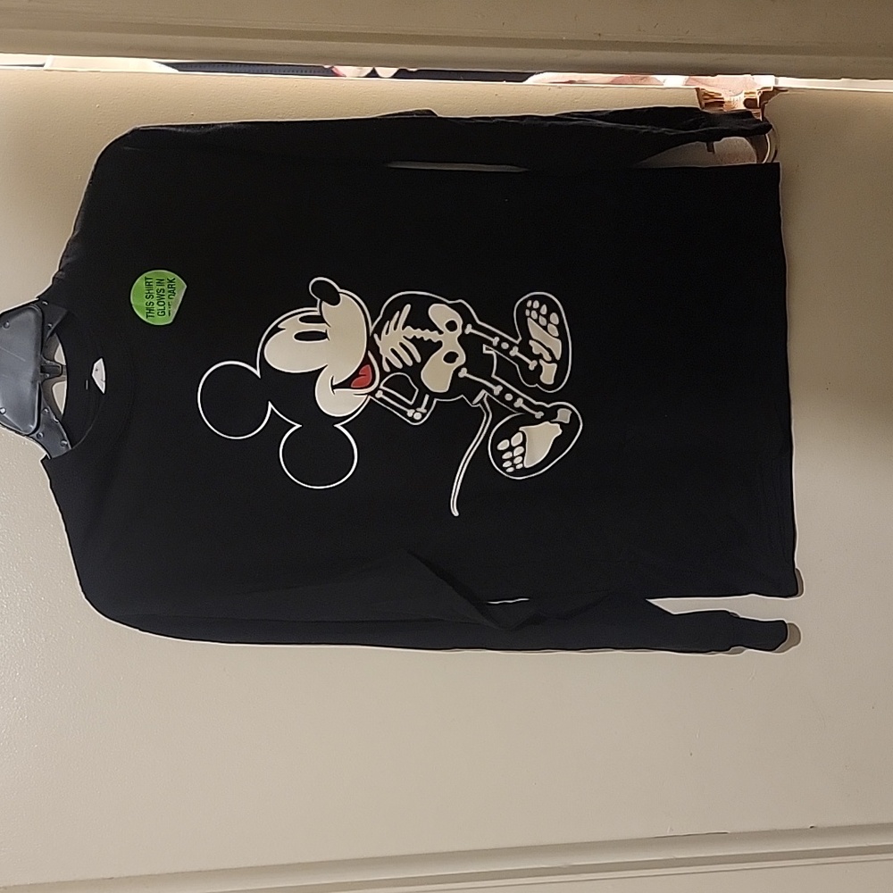 Disney Mickey Glow in The Dark tee XS